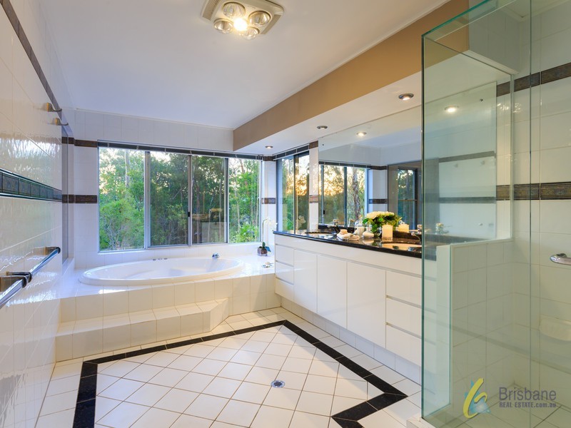 11 Yarawa Street, Kenmore QLD 4069