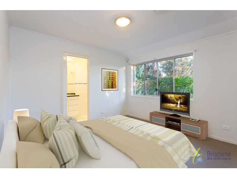 11 Yarawa Street, Kenmore QLD 4069