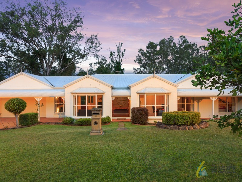 11 Parklane Terrace, Brookfield QLD 4069