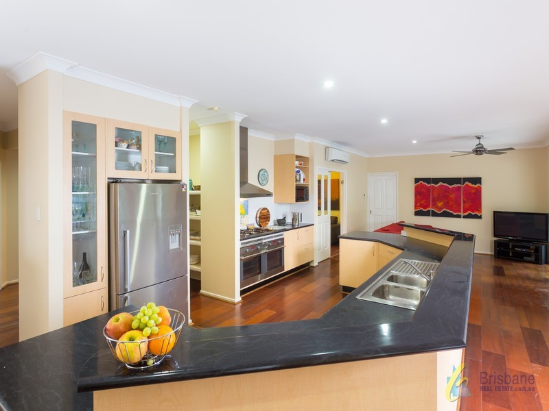 11 Parklane Terrace, Brookfield QLD 4069