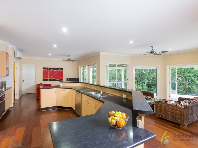 11 Parklane Terrace, Brookfield QLD 4069