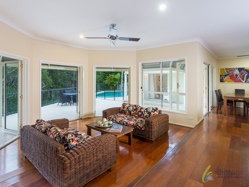 11 Parklane Terrace, Brookfield QLD 4069