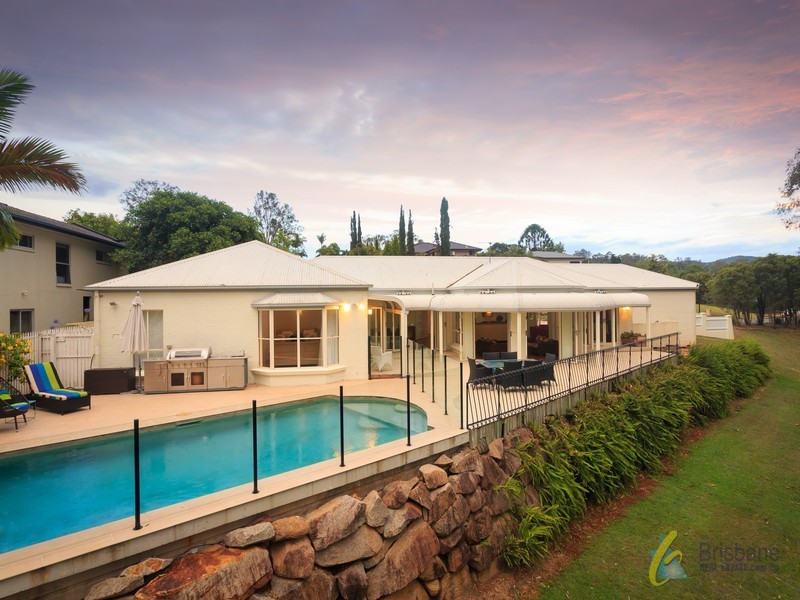 11 Parklane Terrace, Brookfield QLD 4069