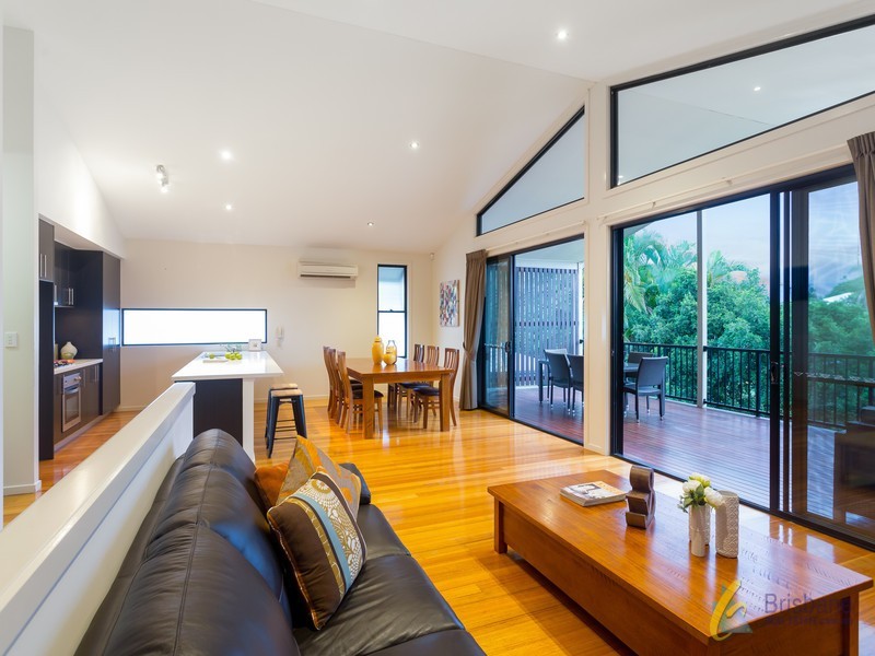 17 White Street, Graceville QLD 4075