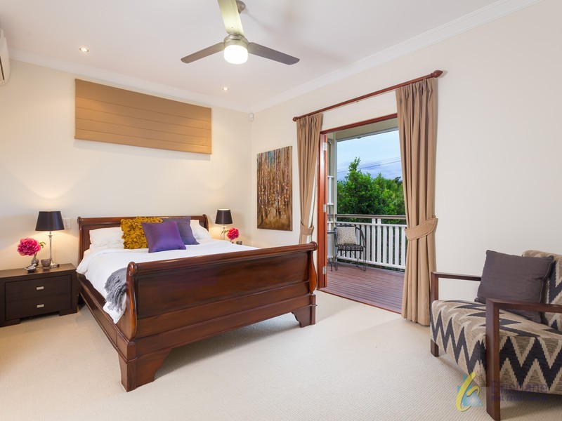 17 White Street, Graceville QLD 4075