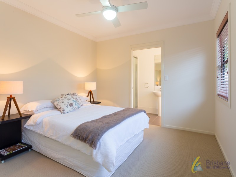 17 White Street, Graceville QLD 4075