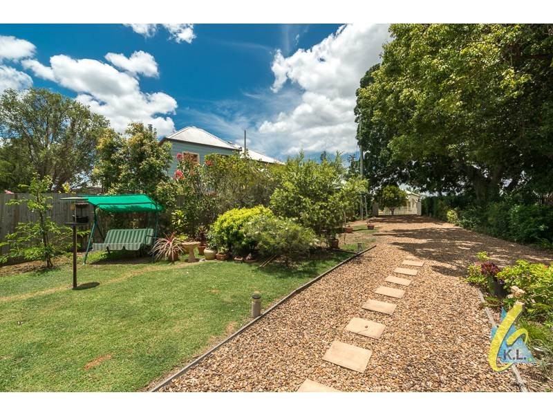84 Woodend Rd, Woodend QLD 4305