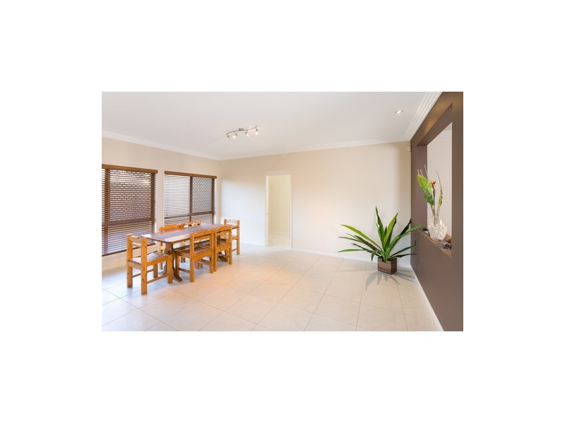 8 Aspen St, Heathwood QLD 4110