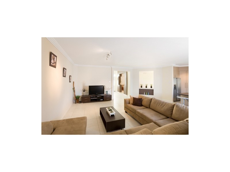 8 Aspen St, Heathwood QLD 4110