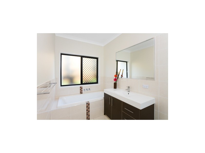 8 Aspen St, Heathwood QLD 4110