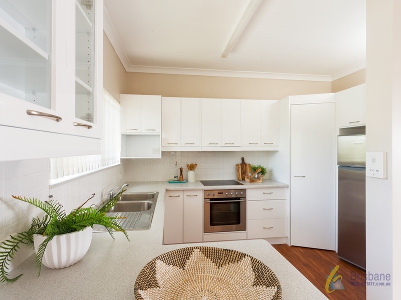 2/30 ARMADALE ST, St Lucia QLD 4067