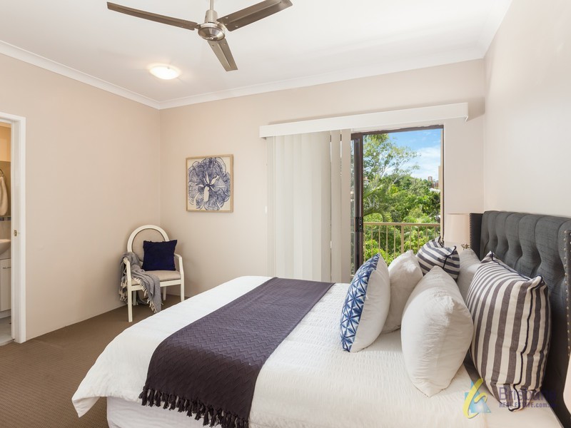 2/30 ARMADALE ST, St Lucia QLD 4067