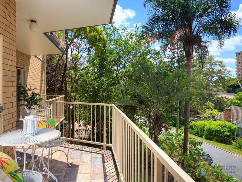 2/30 ARMADALE ST, St Lucia QLD 4067