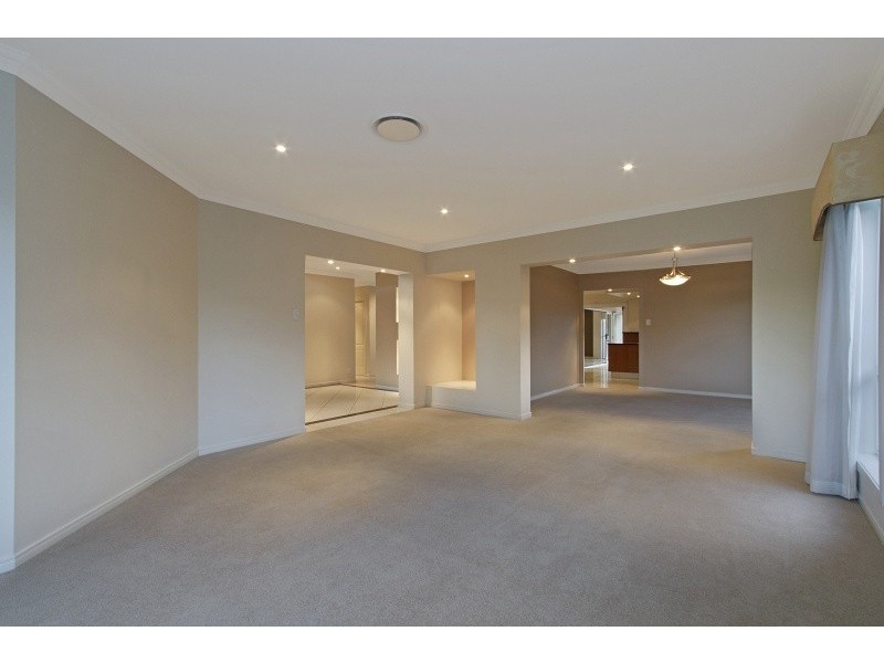 41 BURDEKIN DR, Sinnamon Park QLD 4073