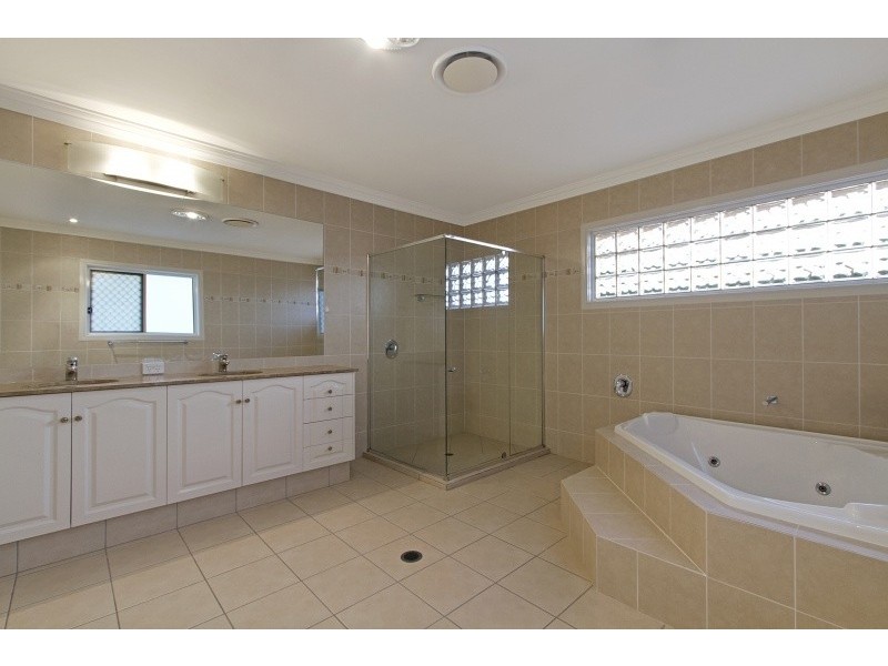 41 BURDEKIN DR, Sinnamon Park QLD 4073