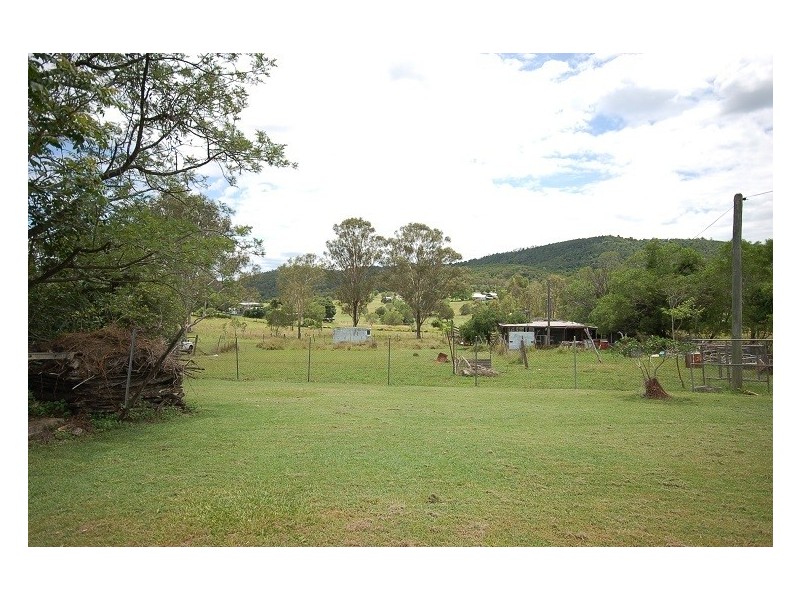 30 Mahons Rd, Pine Mountain QLD 4306