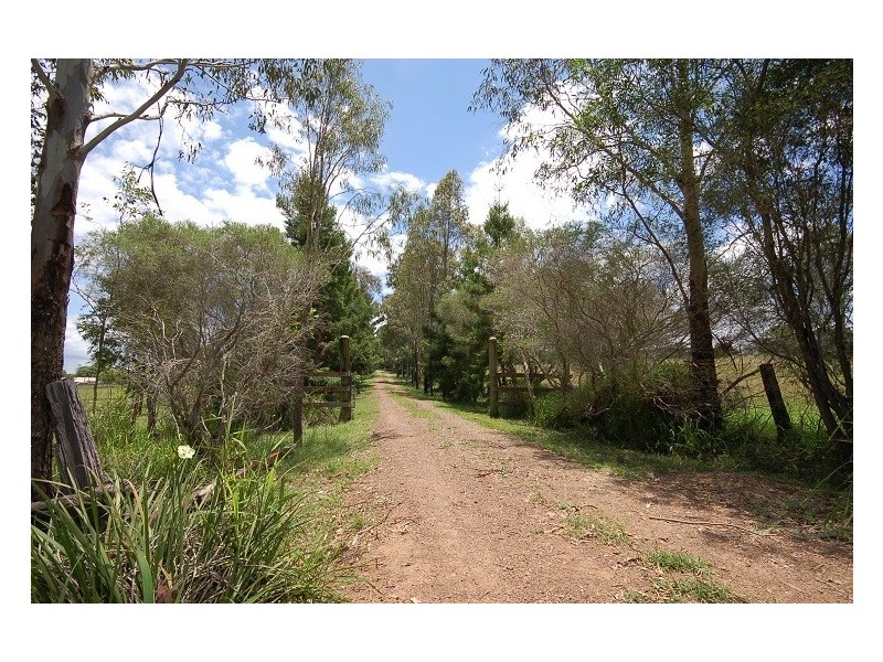 30 Mahons Rd, Pine Mountain QLD 4306