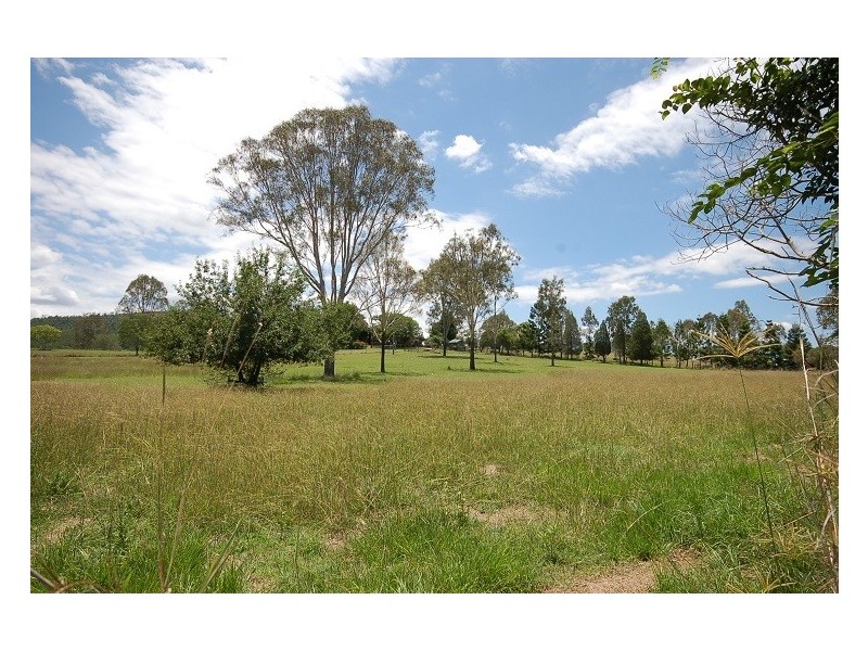 30 Mahons Rd, Pine Mountain QLD 4306