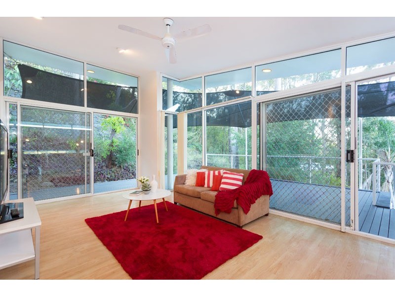26 Maculata Drive, Chapel Hill QLD 4069
