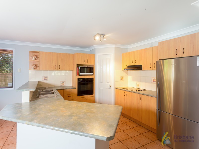 11 Fraser Pl, Forest Lake QLD 4078