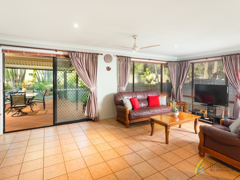 11 Fraser Pl, Forest Lake QLD 4078