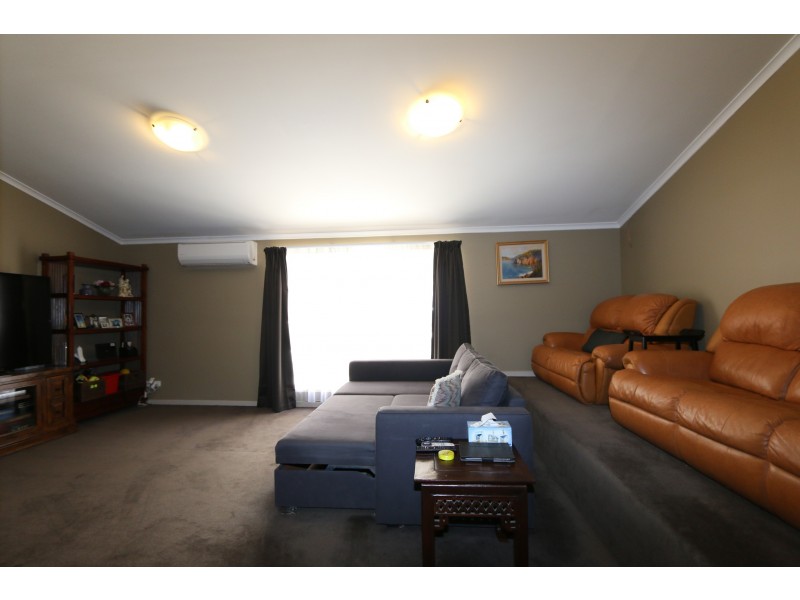 19 Mirbelia Street, Kenmore QLD 4069