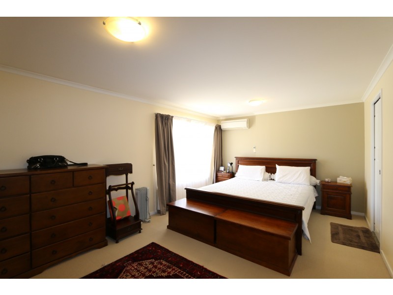 19 Mirbelia Street, Kenmore QLD 4069