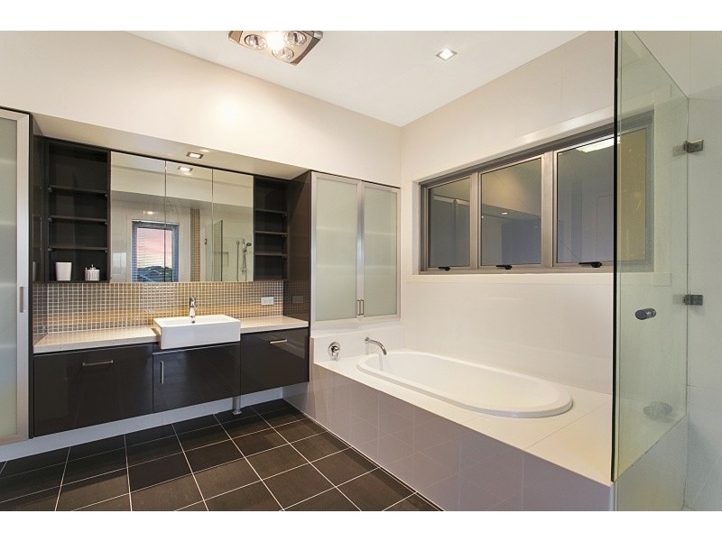 11 Barcoo Cres, Sinnamon Park QLD 4073