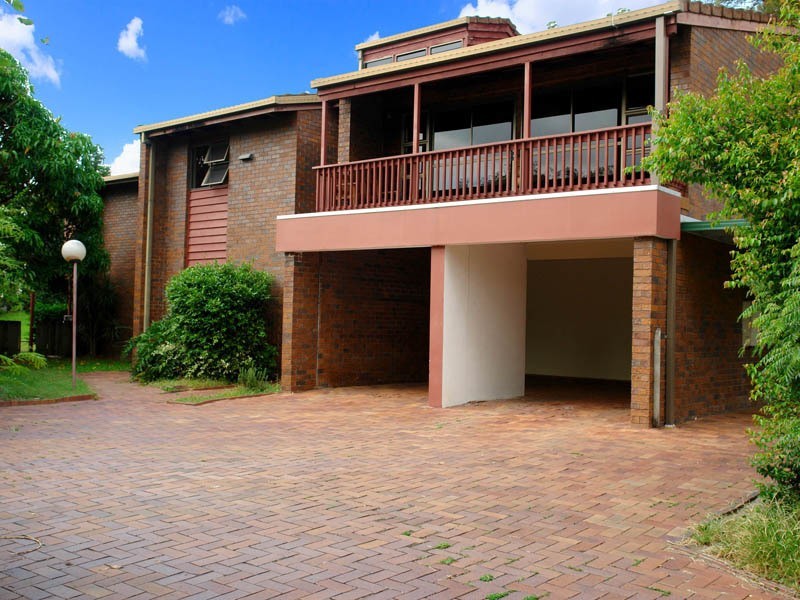 2A Goolman Street, Chapel Hill QLD 4069