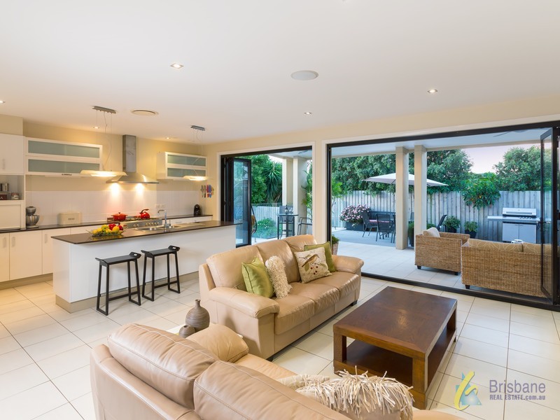 64 Joseph Avenue, Moggill QLD 4070