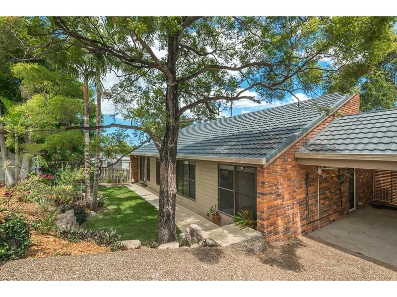 22 Stralock Street, Chapel Hill QLD 4069