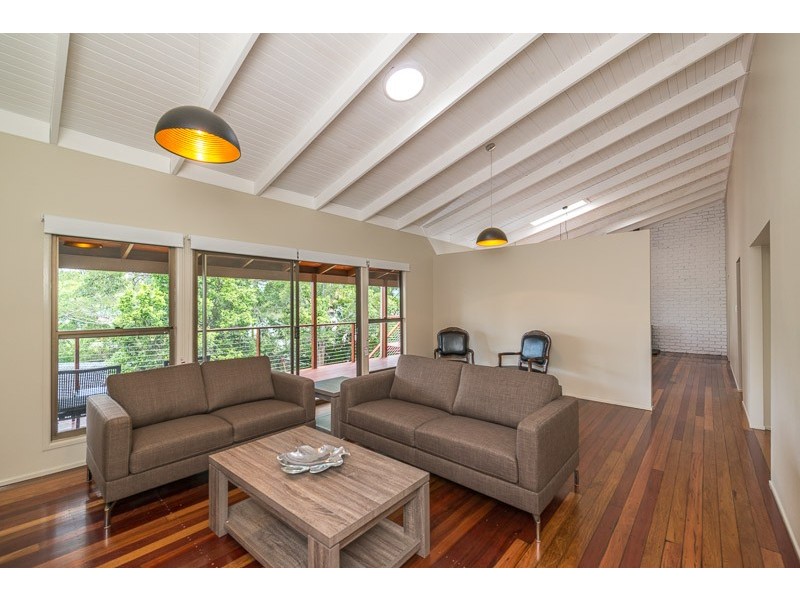 22 Stralock Street, Chapel Hill QLD 4069