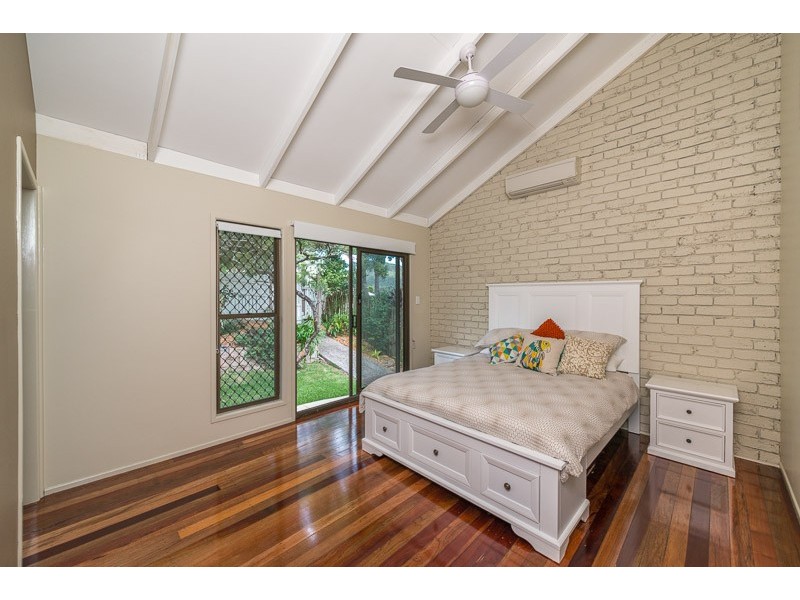 22 Stralock Street, Chapel Hill QLD 4069