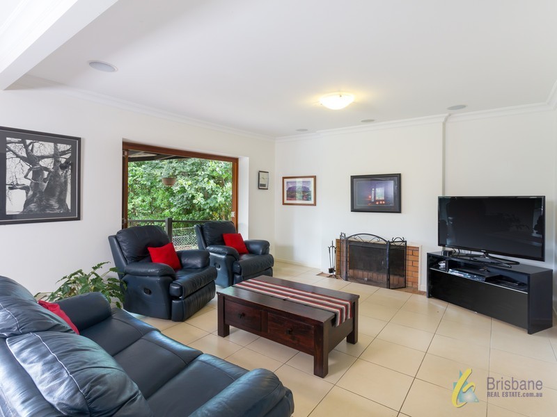 359 Brookfield Road, Kenmore Hills QLD 4069