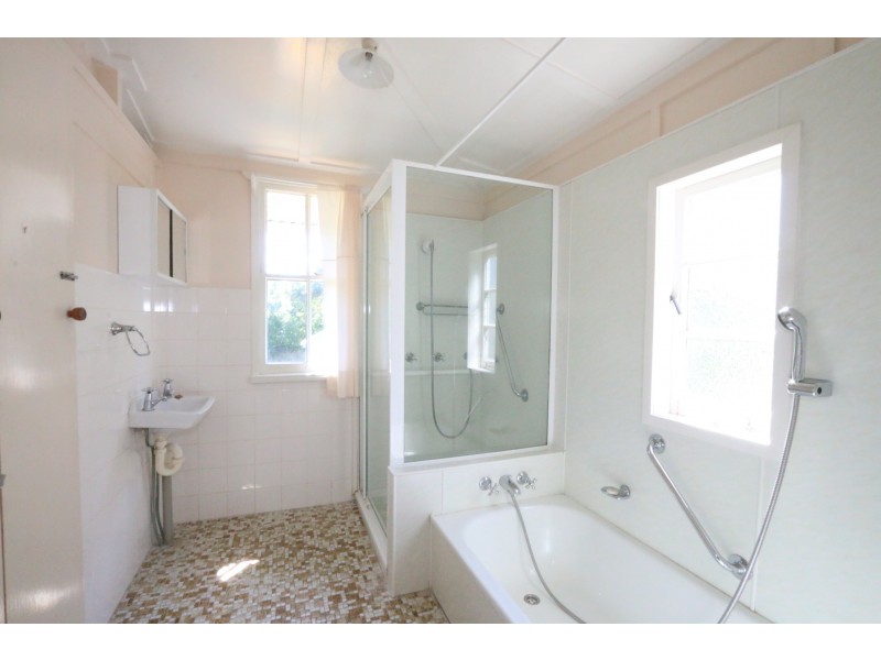 27 Bentinck Street, Sherwood QLD 4075