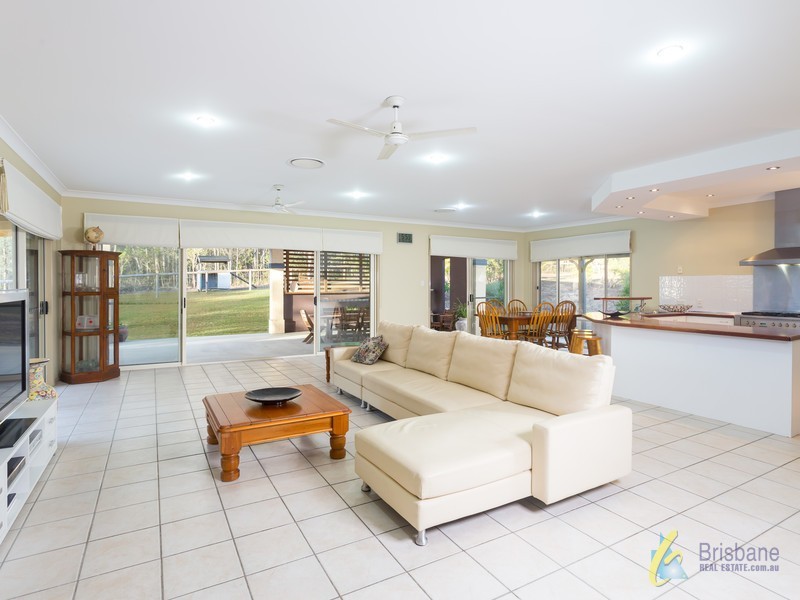 18 Castlereagh Place, Anstead QLD 4070