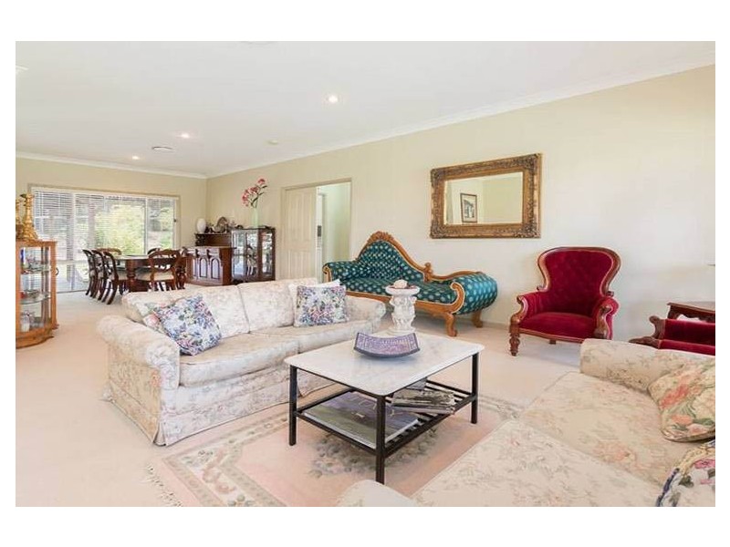 18 Castlereagh Place, Anstead QLD 4070
