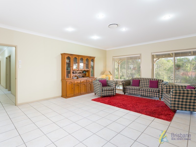 18 Castlereagh Place, Anstead QLD 4070