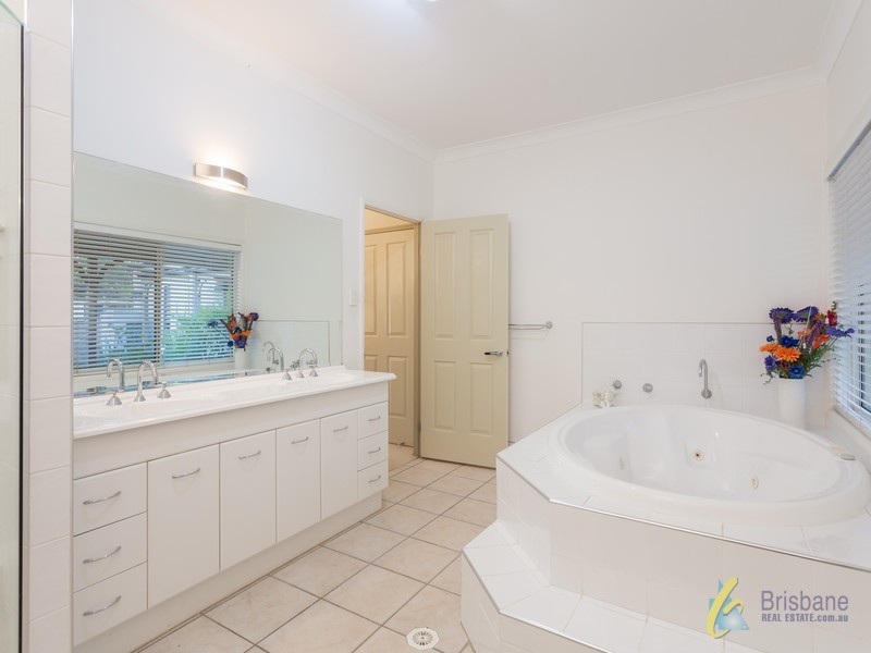 18 Castlereagh Place, Anstead QLD 4070