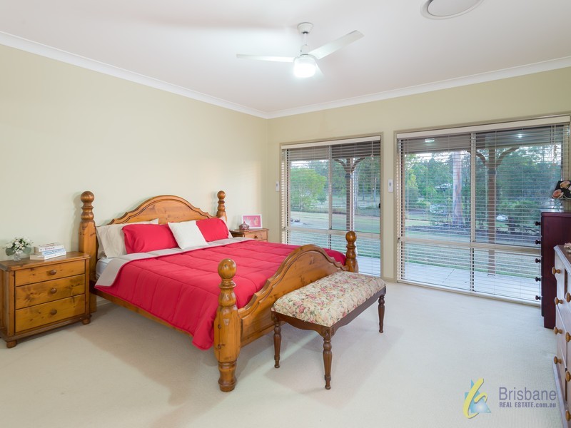 18 Castlereagh Place, Anstead QLD 4070