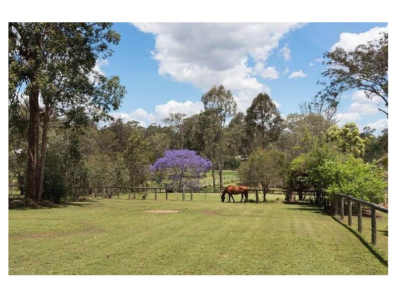 18 Castlereagh Place, Anstead QLD 4070
