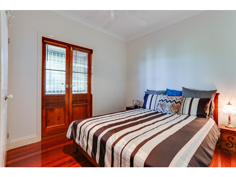 10 Park Road, Graceville QLD 4075