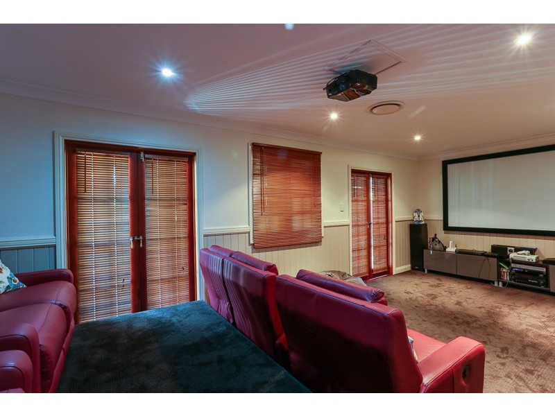 10 Park Road, Graceville QLD 4075