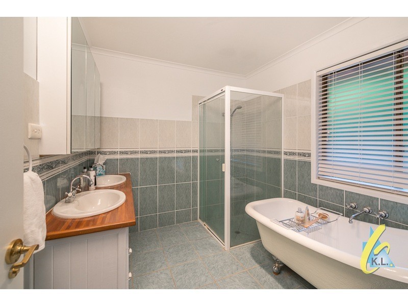 36 Glen Ruther Court, Mount Crosby QLD 4306