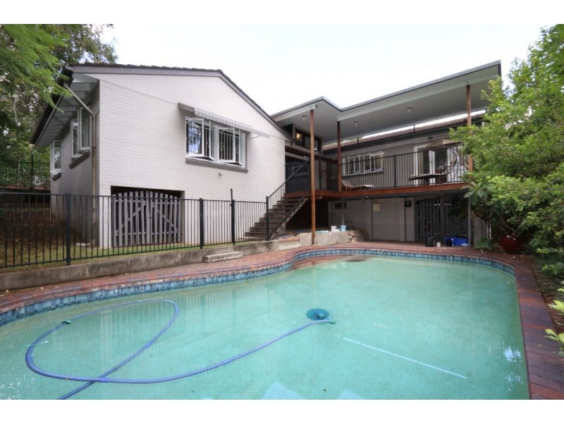 10 Harvard, Kenmore QLD 4069