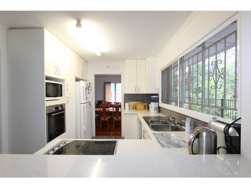 10 Harvard, Kenmore QLD 4069