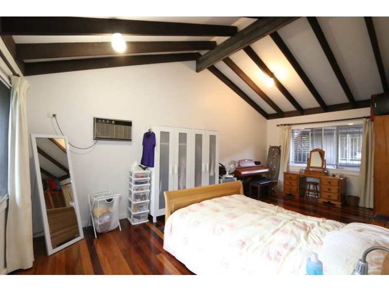 10 Harvard, Kenmore QLD 4069