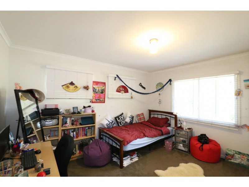 10 Harvard, Kenmore QLD 4069
