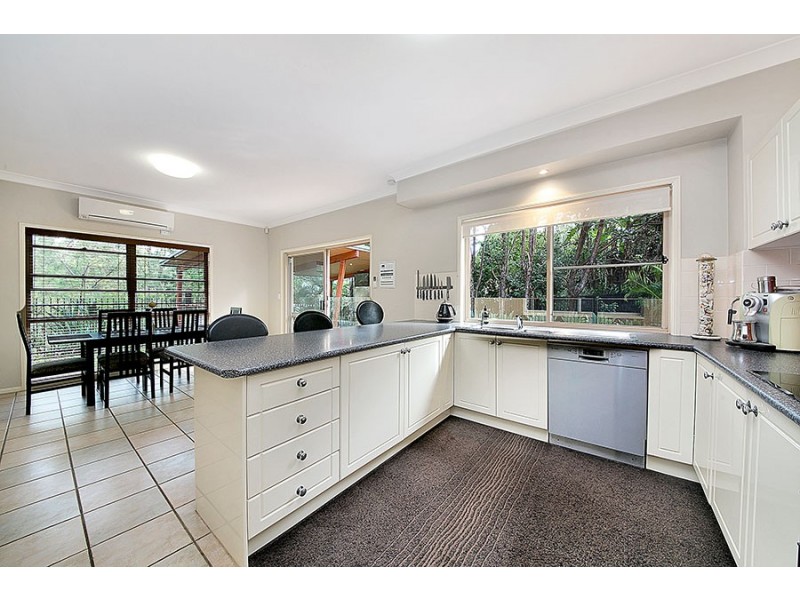 31 Ludlow St, Chapel Hill QLD 4069