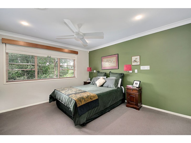 31 Ludlow St, Chapel Hill QLD 4069